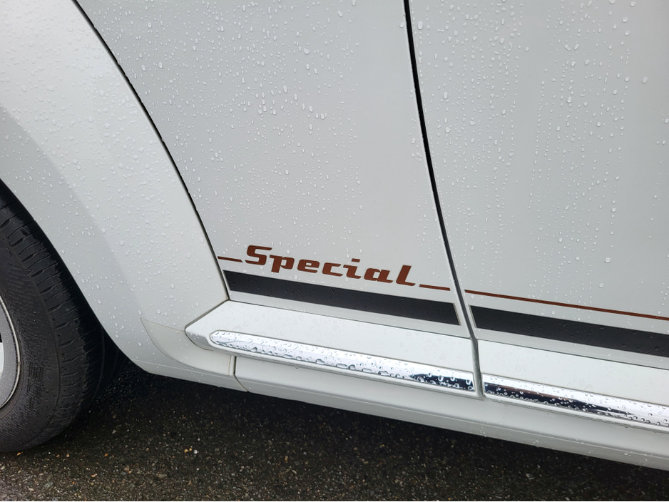 2014 Volkswagen Beetle - image 10