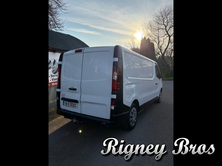 2019 Renault Trafic - image 4