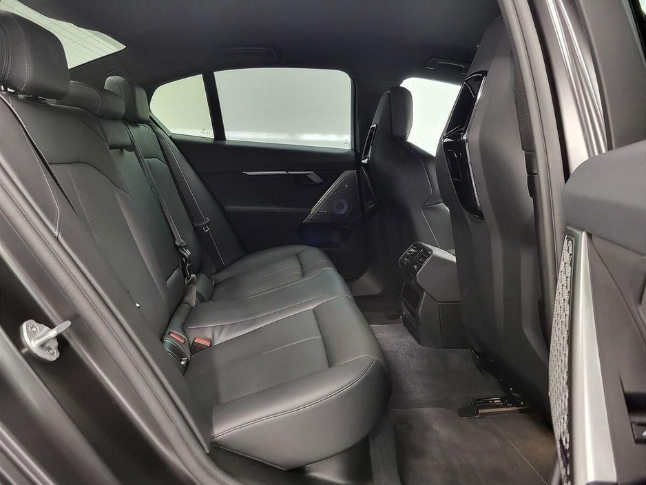 2025 BMW M5 - image 11