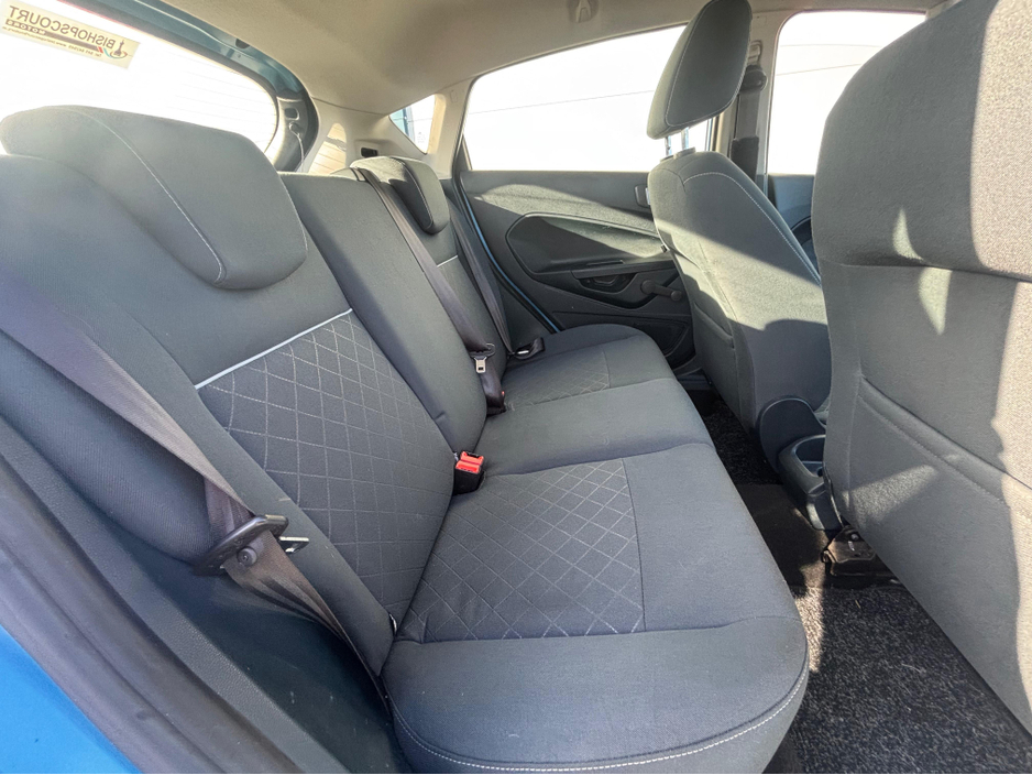 2012 Ford Fiesta - image 4