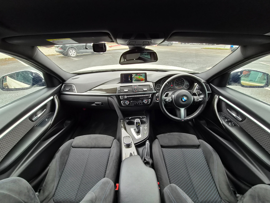 2018 BMW 3 Series - image 13