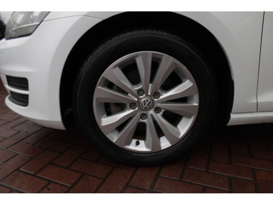 2016 Volkswagen Golf - image 22