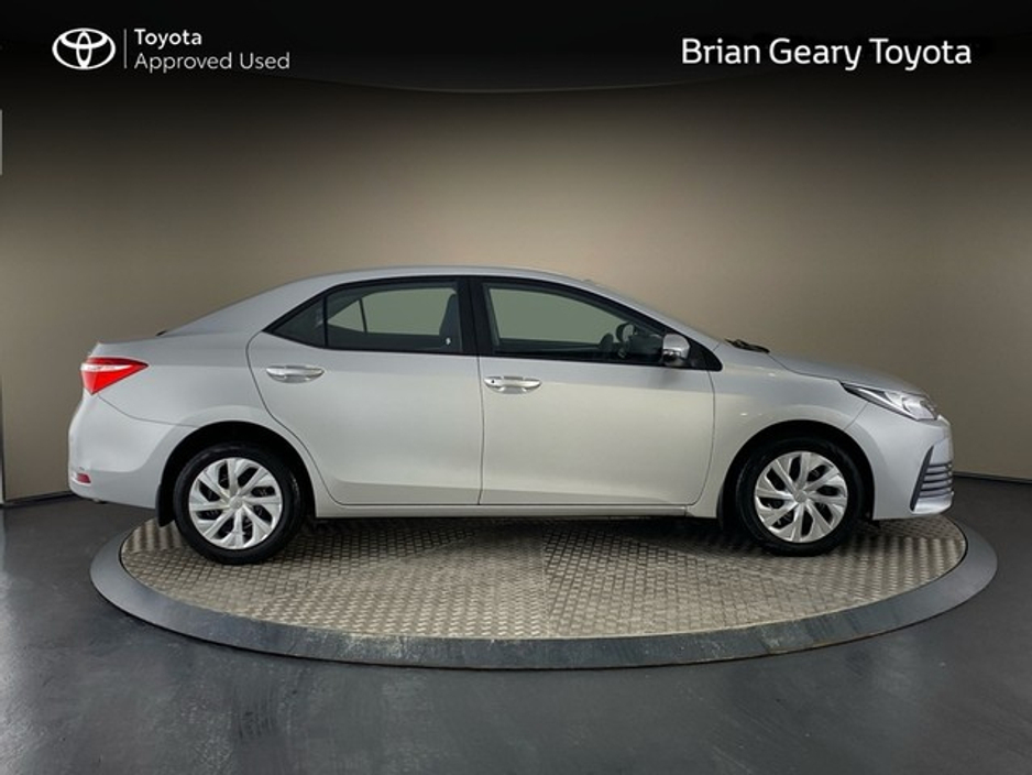 2018 Toyota Corolla - image 3