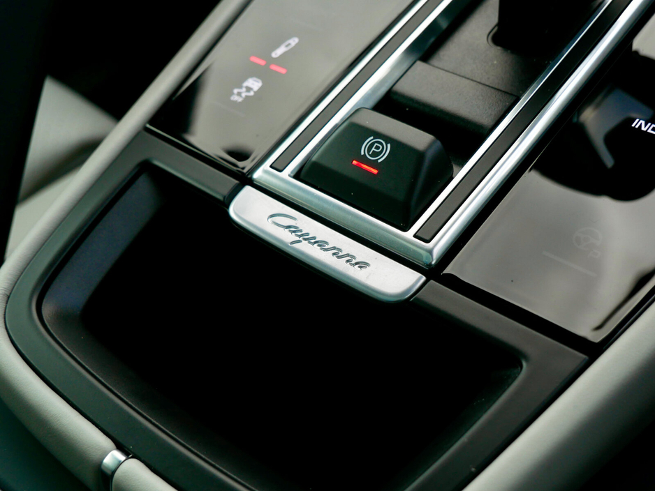 2023 Porsche Cayenne 3.0 V6 E-Hybrid 4WD Auto €87,950