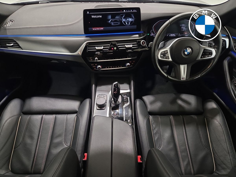 2023 BMW 5 Series - image 4