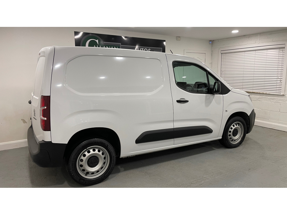 2024 Peugeot Partner - image 16