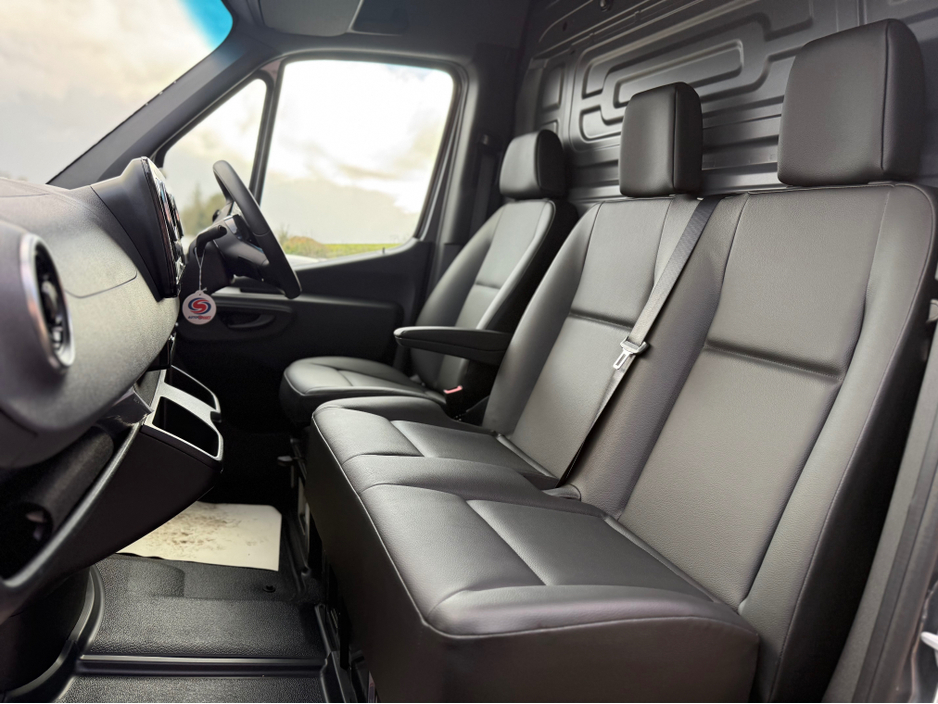 2025 Mercedes-Benz Sprinter - image 13