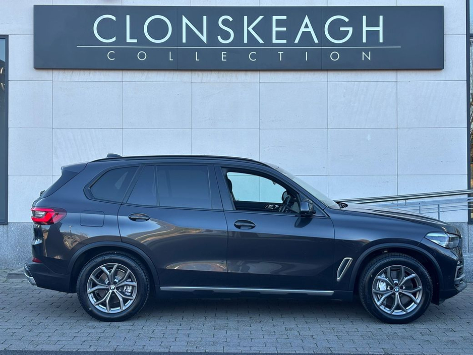 2020 BMW X5 - image 6