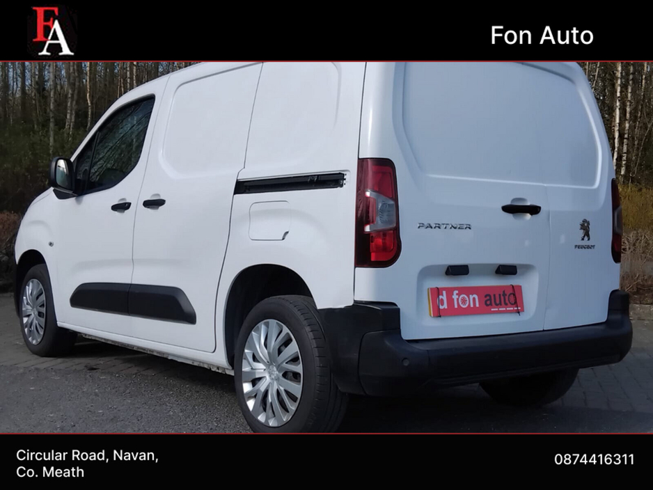 2019 Peugeot Partner - image 10