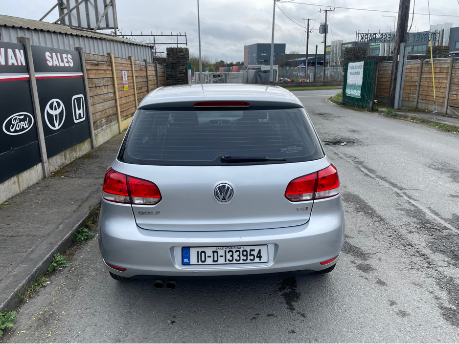 2010 Volkswagen Golf - image 5
