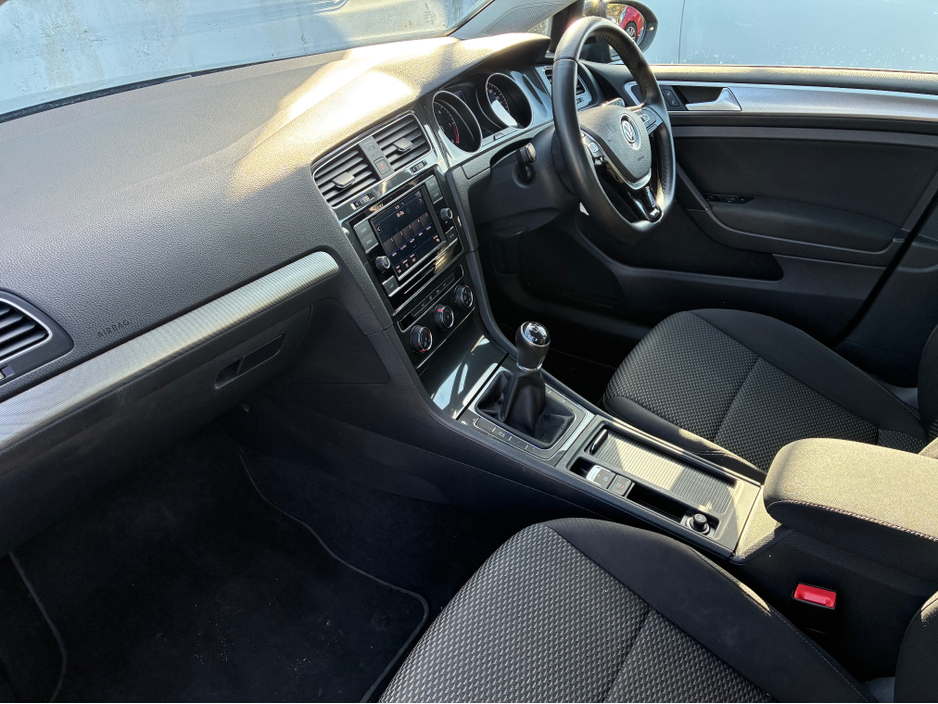 2019 Volkswagen Golf - image 14