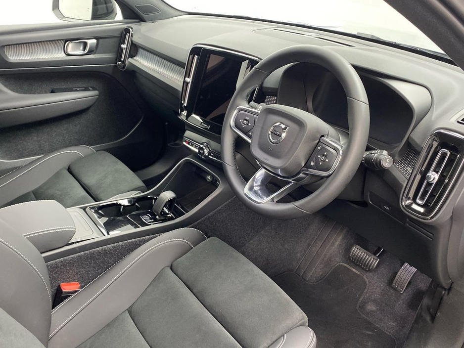 2026 Volvo EX40 - image 15