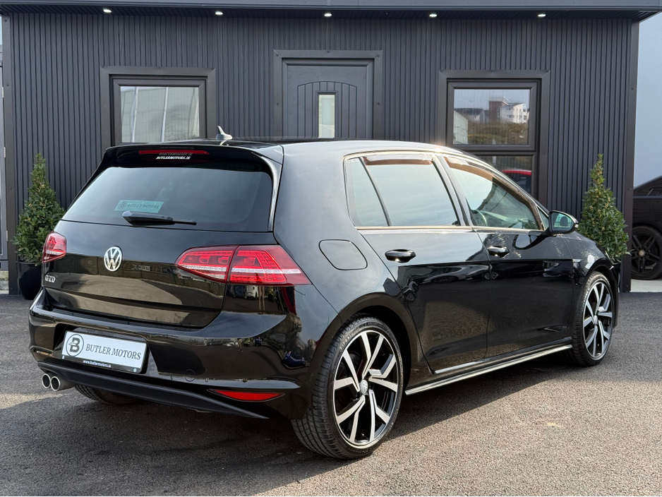 2015 Volkswagen Golf - image 17