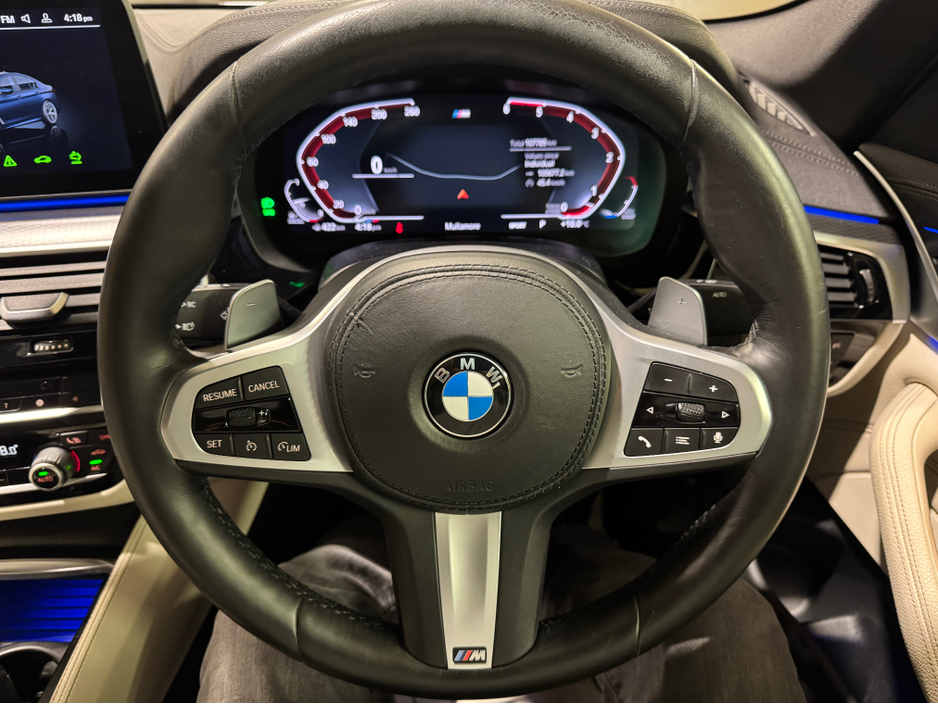 2022 BMW 5 Series - image 17