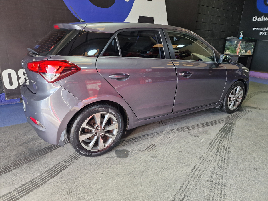 2015 Hyundai i20 - image 10