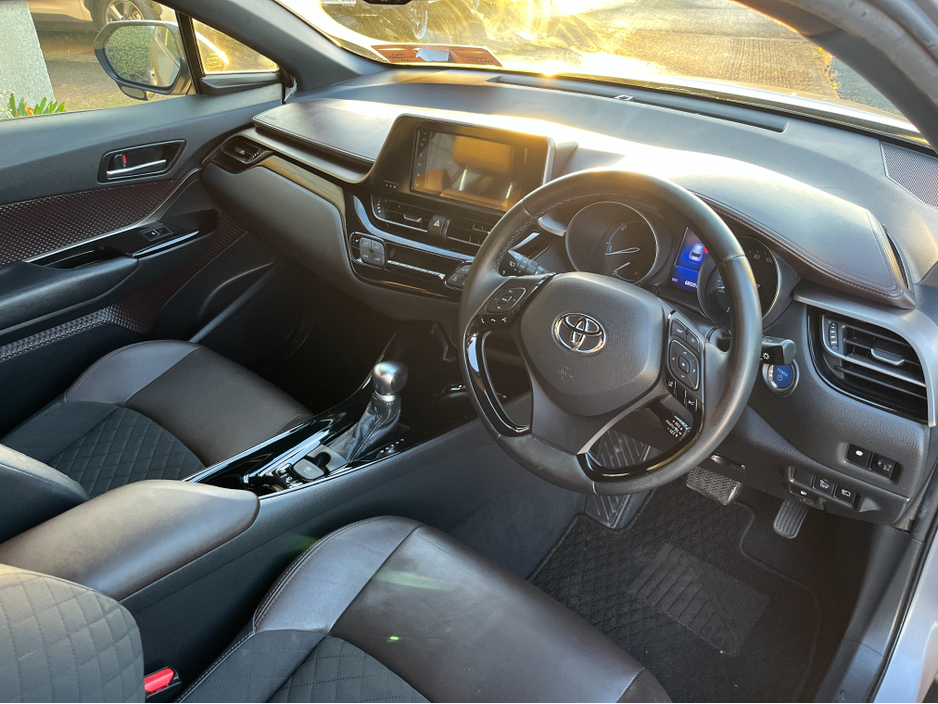 2017 Toyota C-HR SOL AUTOMATIC HYBRID 1.8 PETROL //HIGH SPEC//LOW MILES//REVERSE CAMERA//HALF LEATHER HEATED SEATS//KEYLESS ENTRY//ADAPTIVE CRUISE CONTROL// €18,950
