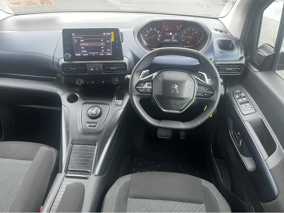 2023 Peugeot Rifter - image 15