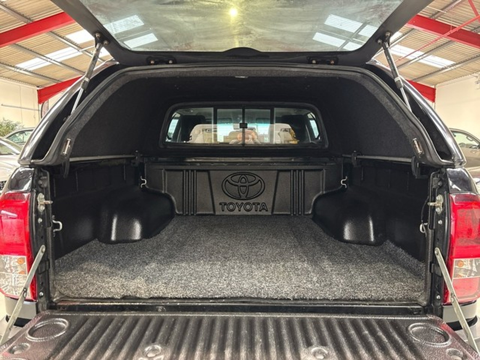 2022 Toyota Hilux 2.4 SR5 DOUBLE CAB 4DR €33,995