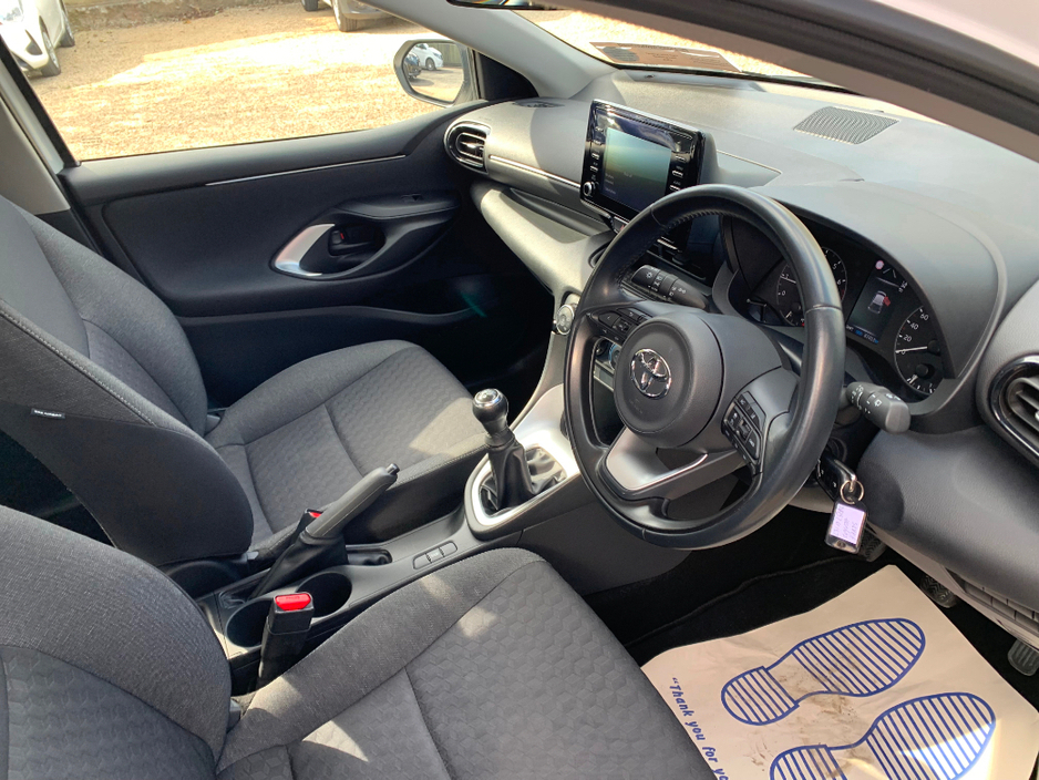 2023 Toyota Yaris - image 16