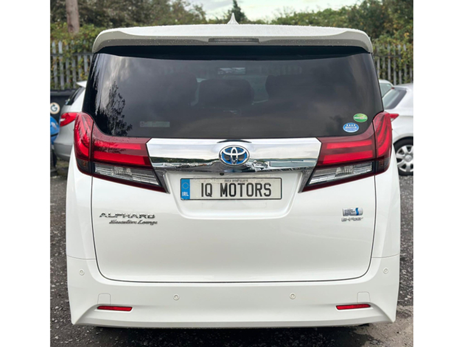 2015 Toyota Alphard - image 7