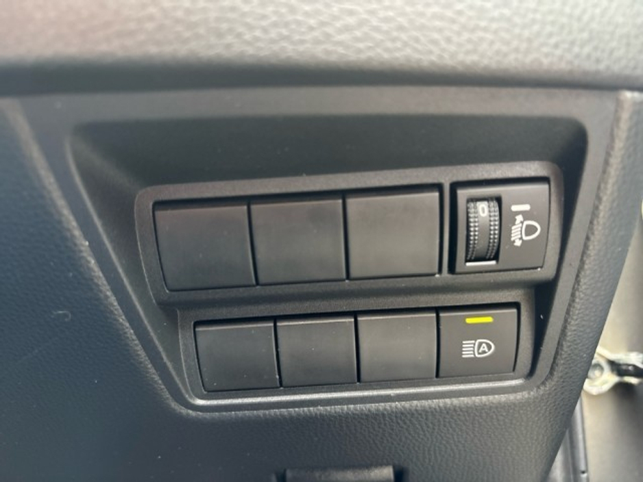 2024 Toyota Yaris - image 15