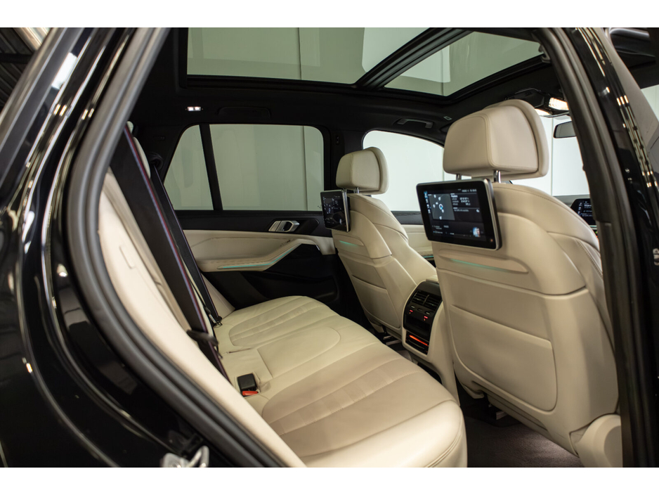 2022 BMW X5 - image 12