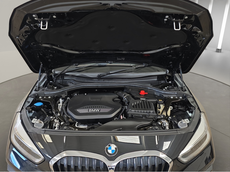 2020 BMW 1 Series - image 26