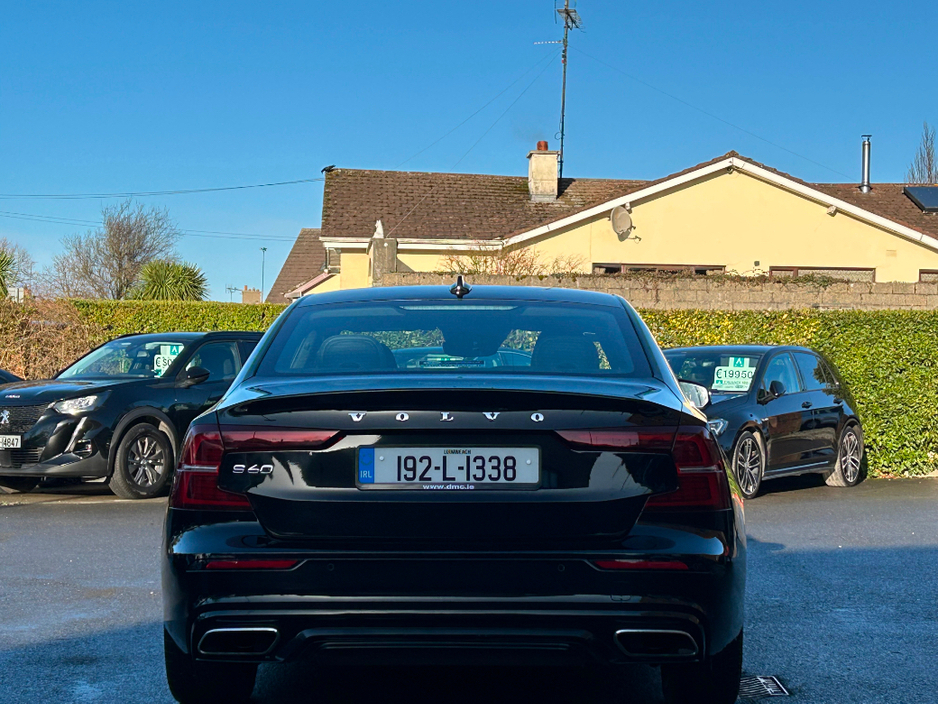 2019 Volvo S60 - image 6