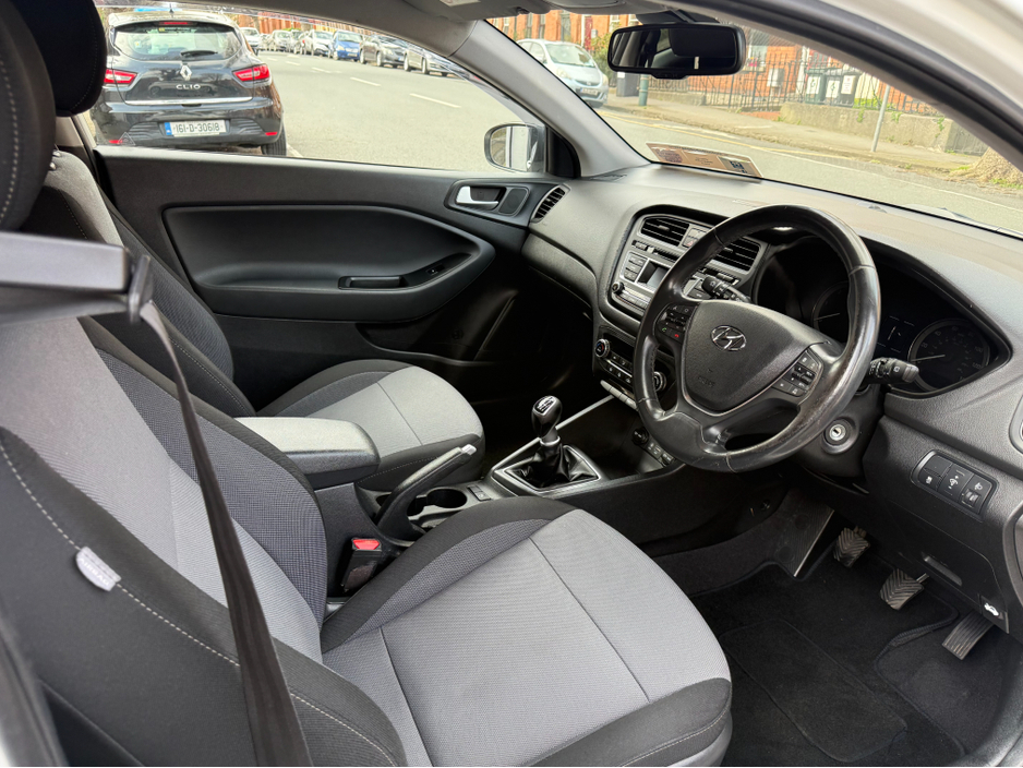 2016 Hyundai i20 - image 12