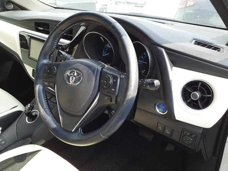 2018 Toyota Auris - image 4