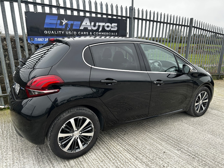 2016 Peugeot 208 - image 11