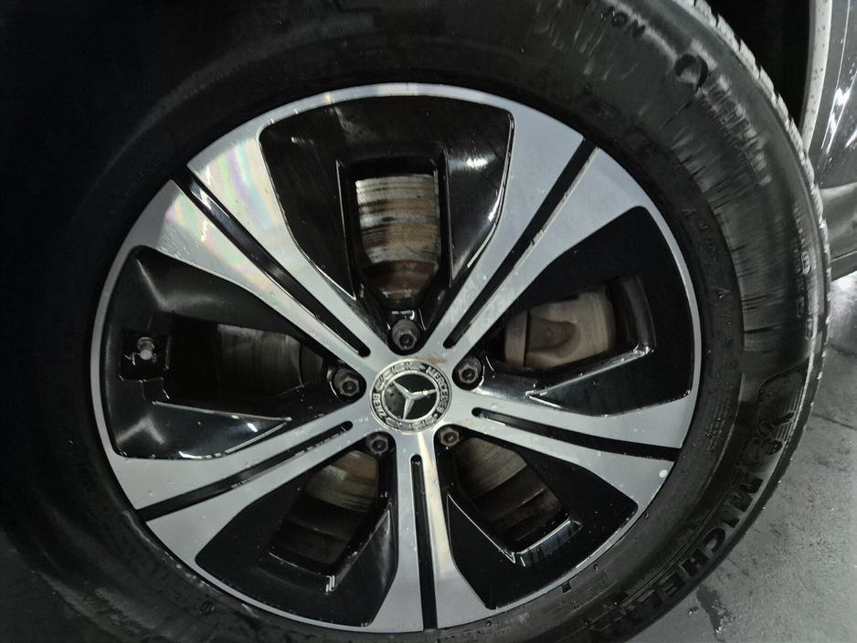 2021 Mercedes-Benz GLE Class - image 4