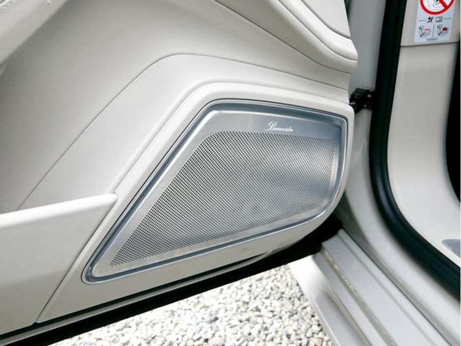 2023 Porsche Panamera - image 32