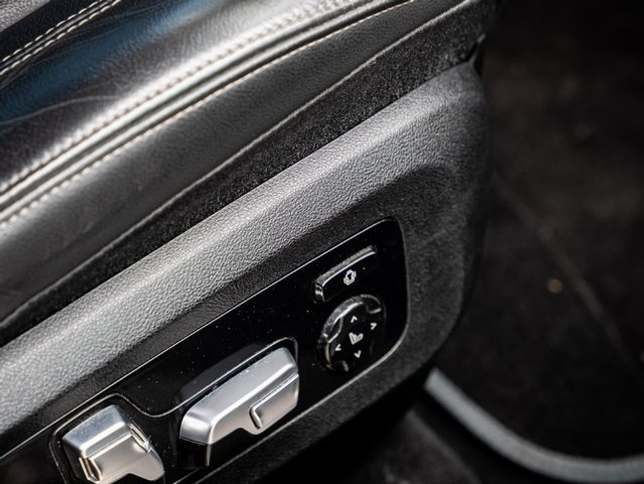 2020 BMW X5 - image 10