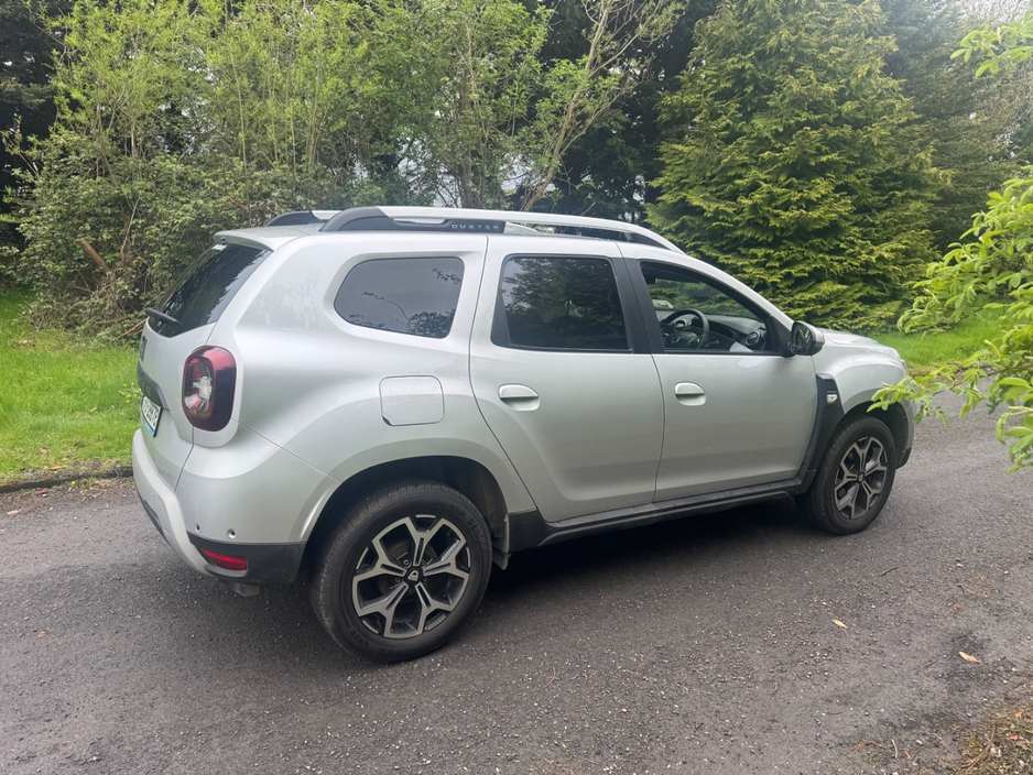 2019 Dacia Duster - image 2