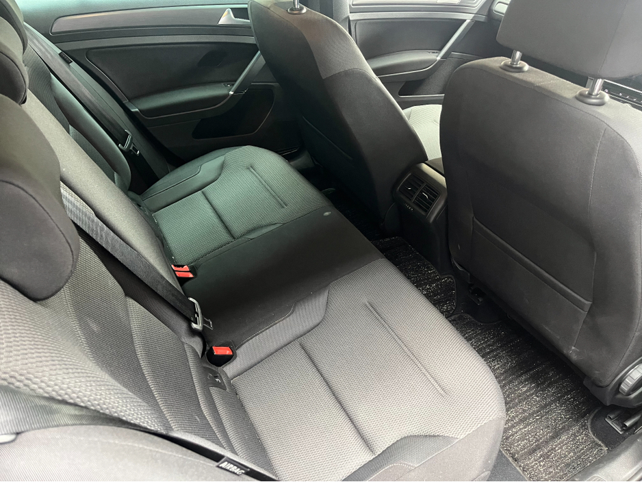 2019 Volkswagen Golf - image 10