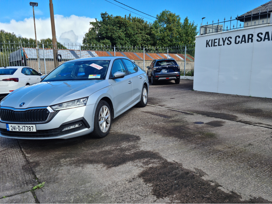 2024 Skoda Octavia - image 2
