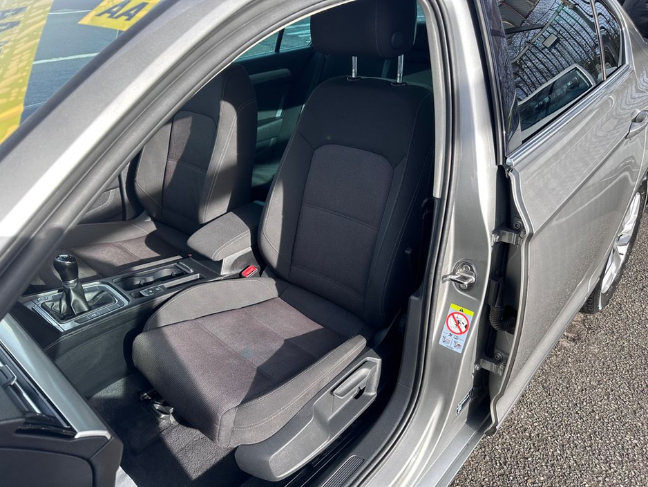 2017 Volkswagen Passat - image 22