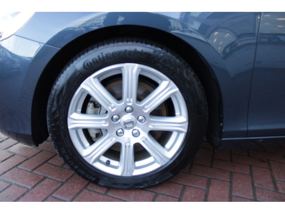 2019 Volvo V40 2.0D4 INSCRIPTION 5DR HATCHBACK AUTO HUGE SPEC  // 1 OWNER CAR // AS NEW CONDITION THROUGHOUT // BUY WITH CONFIDENCE AA AND SIMI APPROVED DEALER 2026 // FINANCE ARRANGED // €19,950