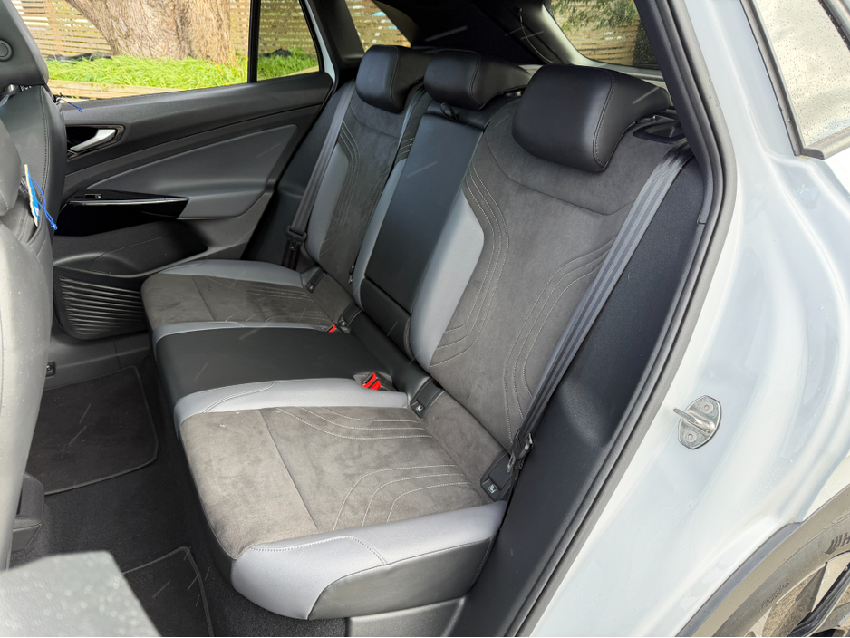 2023 Volkswagen ID.4 - image 23