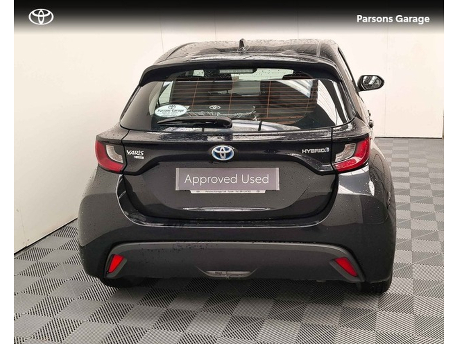 2023 Toyota Yaris - image 4