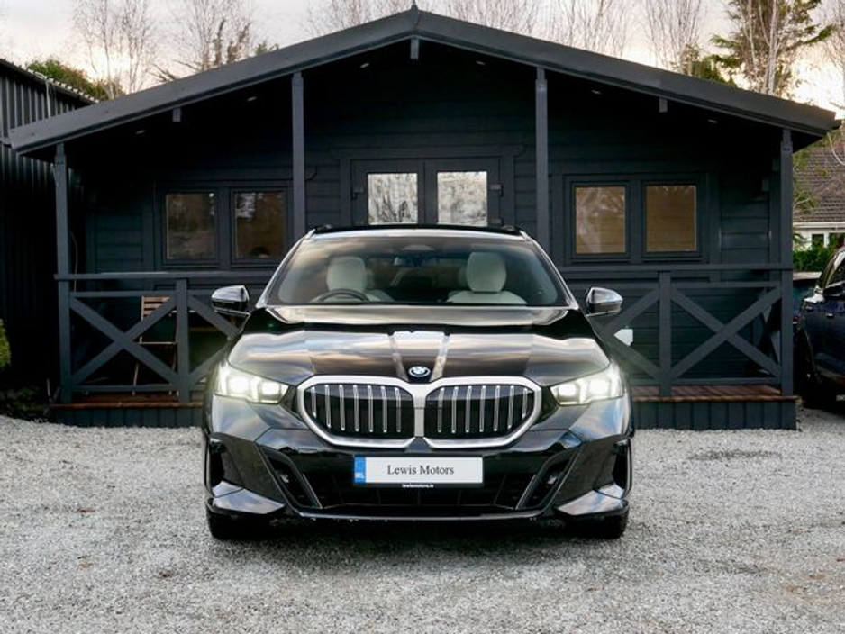 2025 BMW 5 Series - image 2