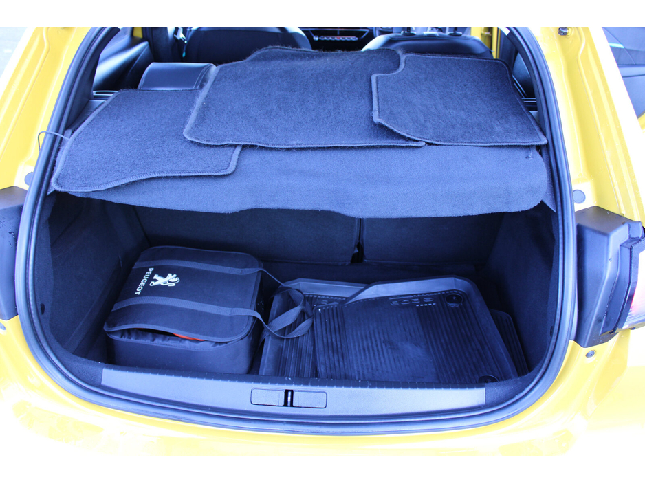 2022 Peugeot 208 - image 13