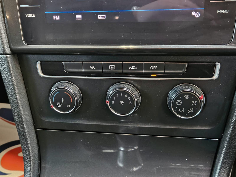 2017 Volkswagen Golf - image 11