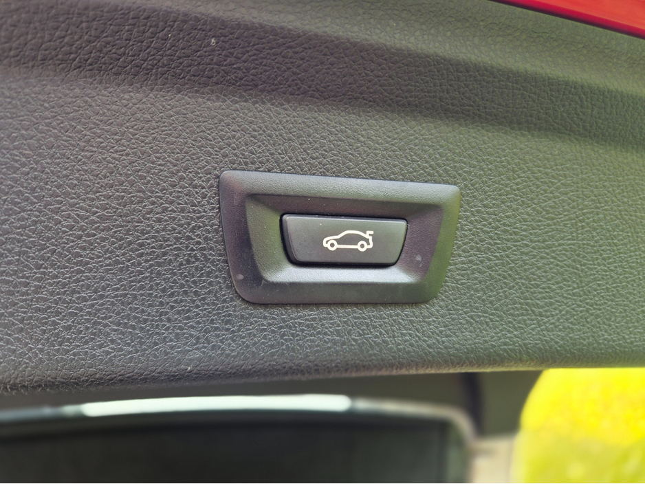 2018 BMW 3 Series - image 10