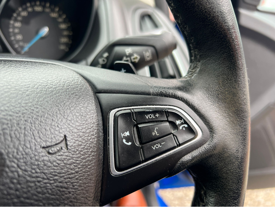 2015 Ford Focus - image 23