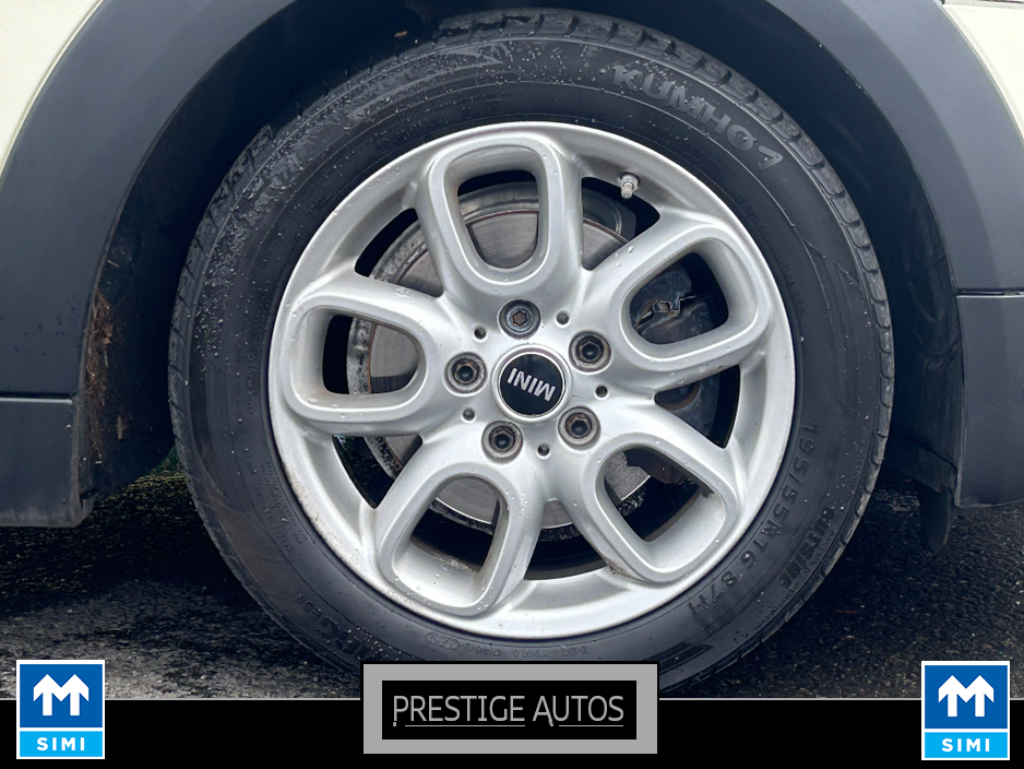 2014 MINI Hatch - image 24