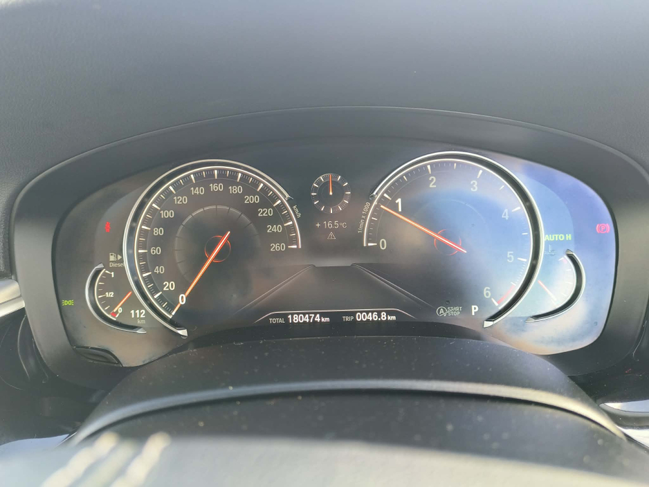 2017 BMW 5 Series - image 11