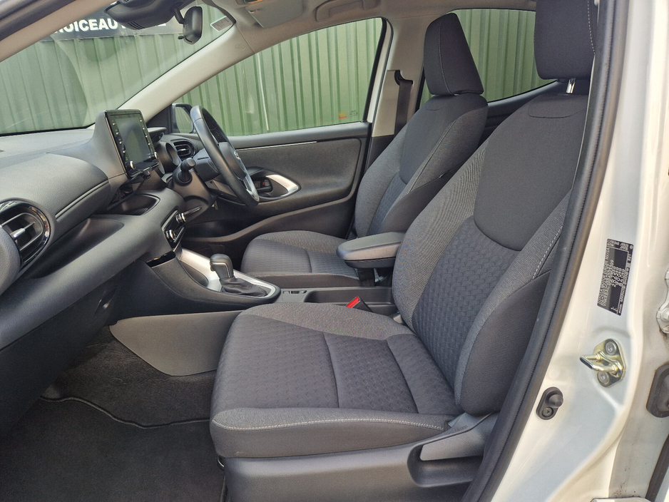 2020 Toyota Yaris - image 16