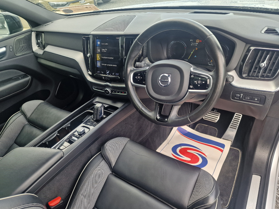 2020 Volvo XC60 - image 9